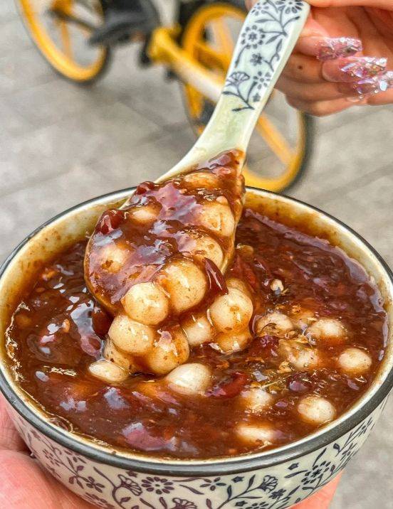 南京老街深处,那碗桂花糖芋苗的温柔