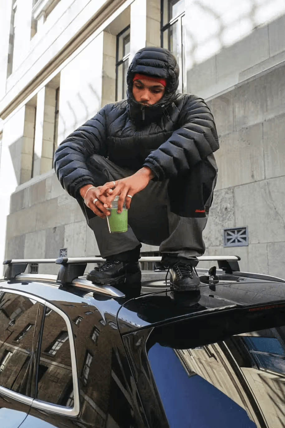 Balenciaga发布橄榄球系列