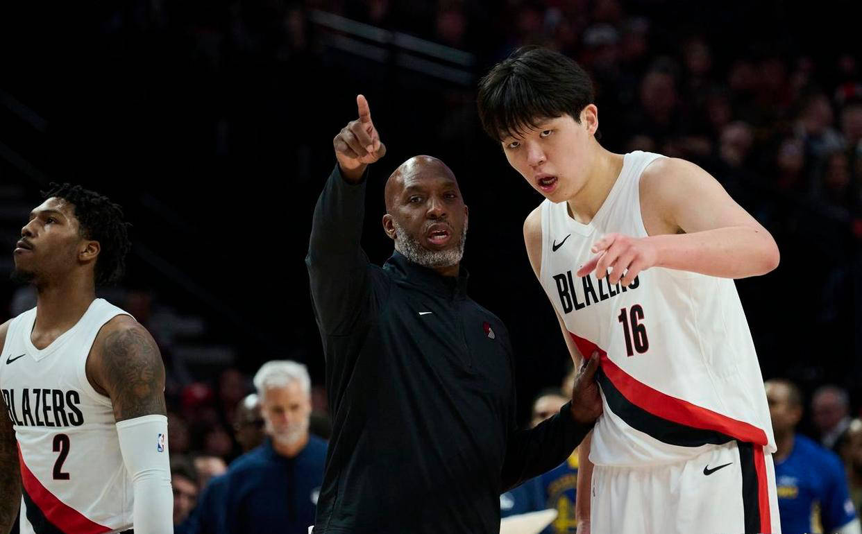 杨瀚森连续五场无登场点评开拓者教练组用人异常,追梦路充满挑战