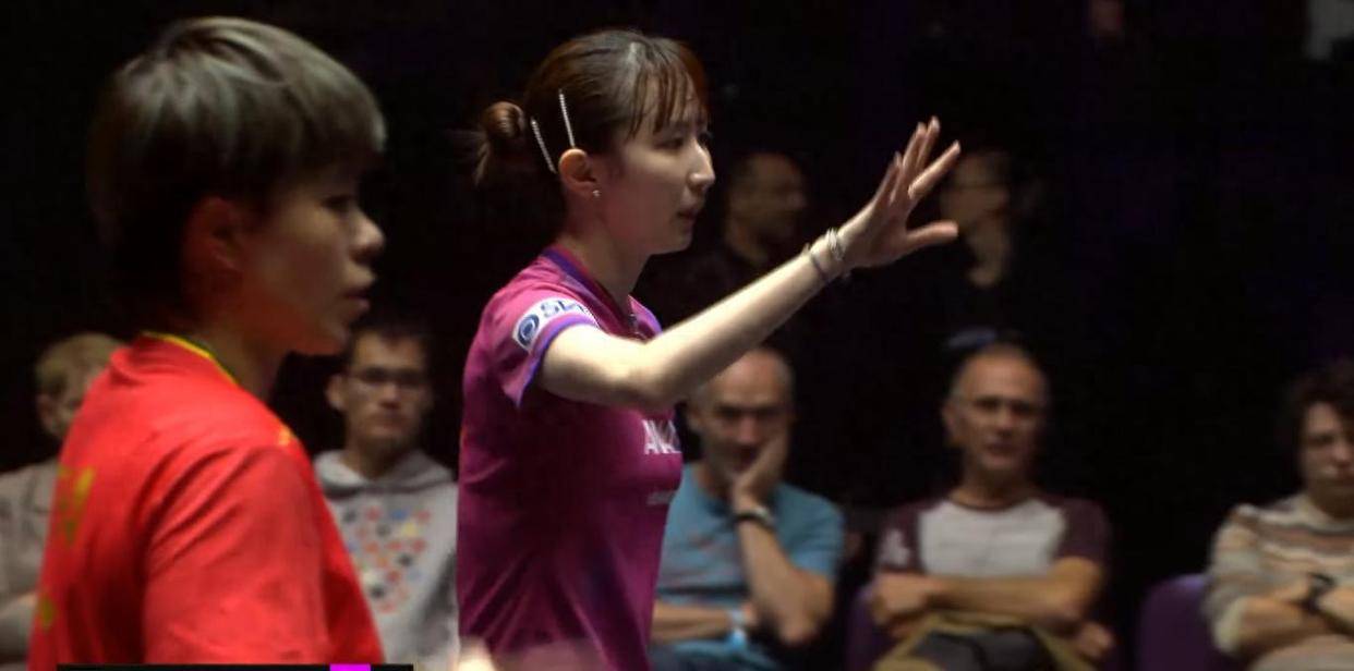 突发！早田希娜忽然暂停比赛，手指球童抗议