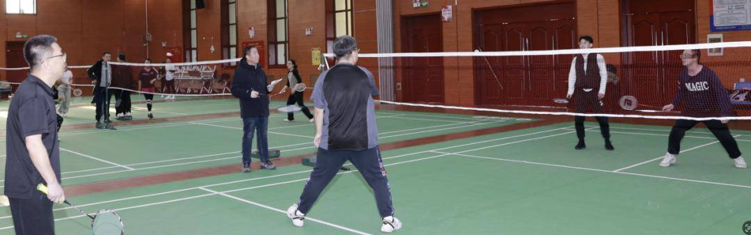 山西省汾阳医院迎新职工羽毛球比赛暨卡拉OK比赛圆满落幕