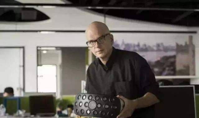 开云平台-美国落魄科学家，戴维·布雷迪投奔中国，在我国研发10亿级相机