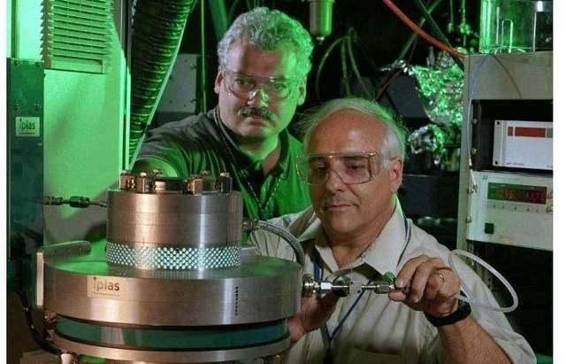 美国落魄科学家,戴维·布雷迪投奔中国,在我国研发10亿级相机