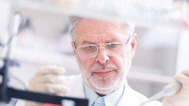 美国落魄科学家,戴维·布雷迪投奔中国,在我国研发10亿级相机